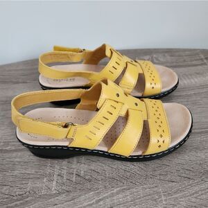 COLLECTION BY CLARKS womens Yellow leather Lexi Quin sandals size 9.5 Narrow  .